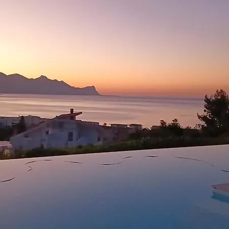 Beautiful View, Heated Pool *